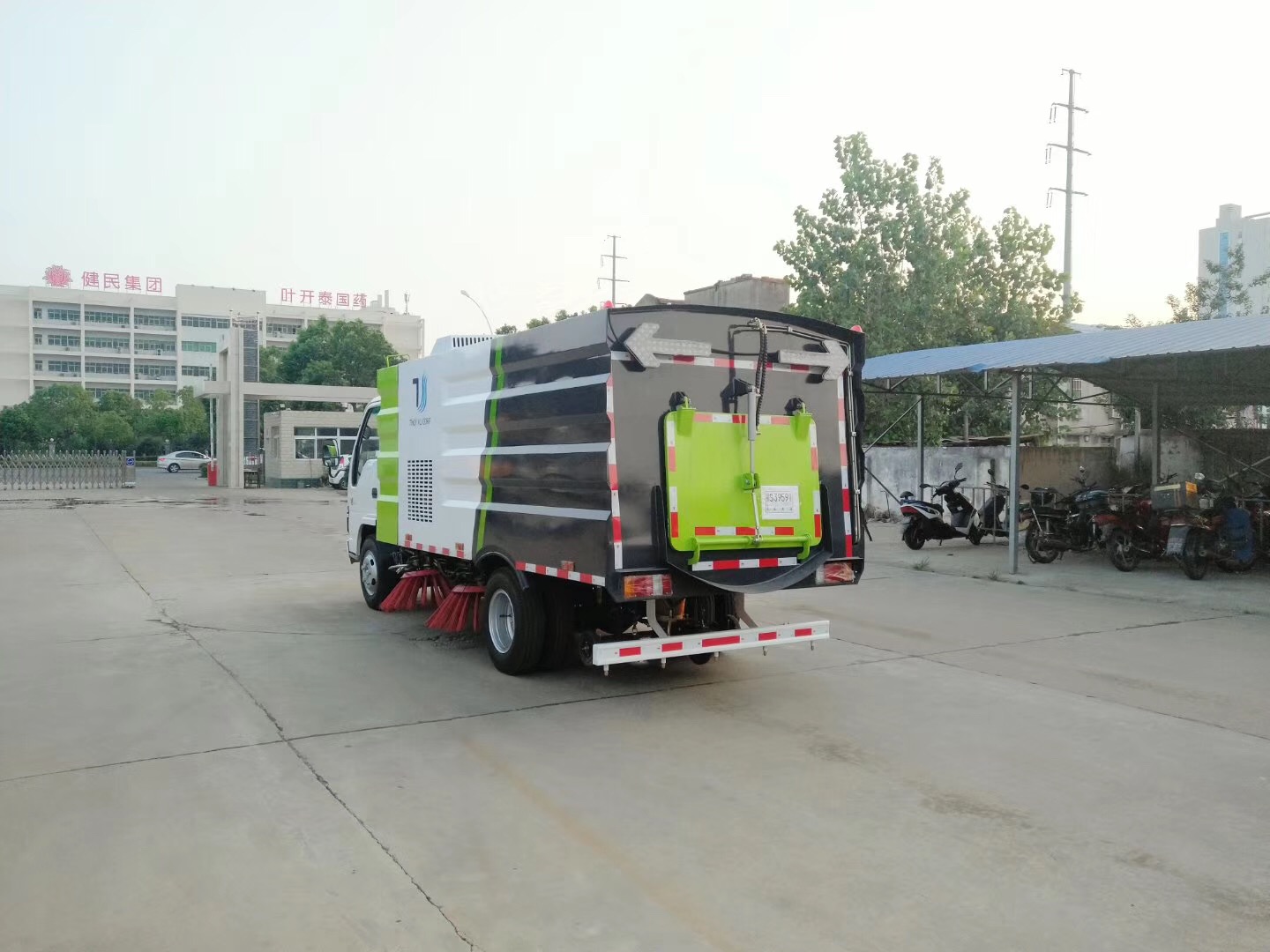 國六五十鈴掃路車（5.5立方）